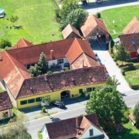 Ferienwohnungen Und Appartements Im Idyllischen Vierkanthof, Gruppenurlaube Fürstenfeld Esterno foto
