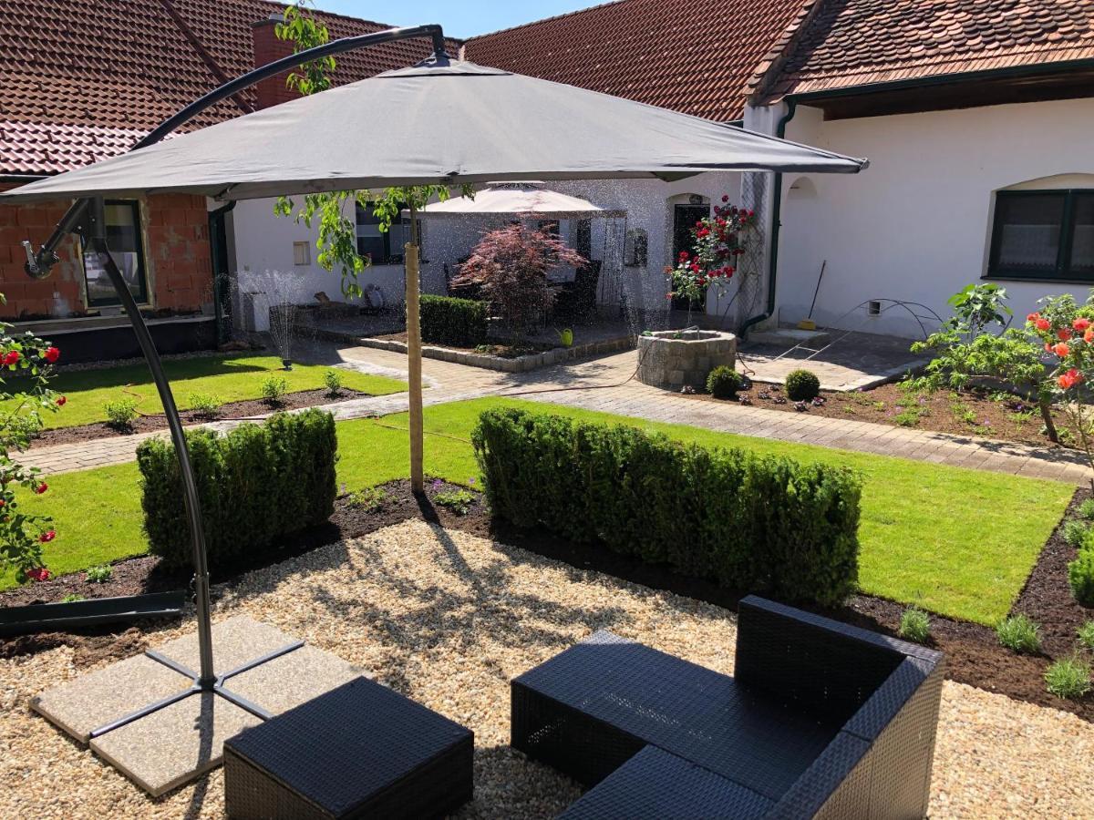 Ferienwohnungen Und Appartements Im Idyllischen Vierkanthof, Gruppenurlaube Fürstenfeld Esterno foto